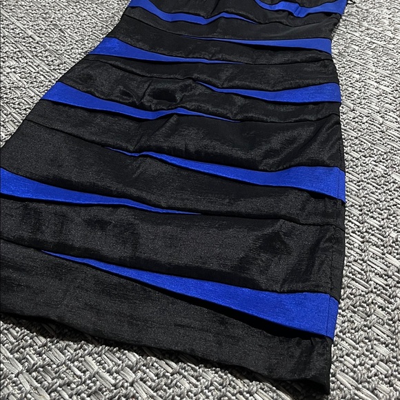 Le Chateau | Strapless Mini Dress - Picture 4 of 8